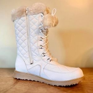 White lace up mudd boots‎